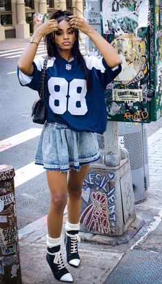 Aesthetic Mini Skirt, Outfit Ideas Birthday, Girl Outfit Ideas, Football Game Outfit, Jersey Outfit, Pretty Smile, Looks Street Style, Post Partum