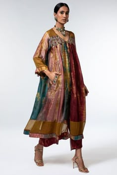 Tie Dye Anarkali, Tie Dye Kurta, Ethnic Tops, Indian Fancy Dress, French Handbags, Handbag Styles, Maroon Pants, Designer Kurti Patterns, Popular Handbags