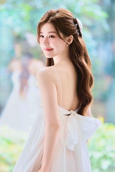 Small Forehead Hairstyles, Rosy Zhao, Front Hair Styles, Fashion Attire, Famous Women, Girly Photography, Ulzzang Girl, Korean Girl