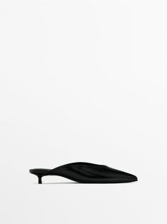 Find MASSIMO DUTTI Heeled Mules With Pointed Toes on Editorialist. Heeled mules with pointed toes Black Shoes Heels, Massimo Dutti, Stylish Women, Heeled Mules, Heel Height, Shoe Boots, Shoes Heels, Womens Dresses, Wardrobe