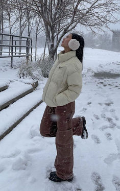 What to wear on a first date in winter Alaska Outfits, Winter Inspo Outfits, Winter Outfits Snow, Winter Mode Outfits, Colorado Outfits, New York Outfits, Winter Outfits Aesthetic, Ootd Winter, Japan Outfit