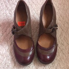 Adorable Vintage Style Heels In Burgundy And Tan In Pristine Condition. Nwot Vintage Shoes Aesthetic, Maroon Mary Jane Shoes, Vintage Mary Janes With Heel Strap, Sawako Kimi Ni Todoke, Vintage Fall Fashion, Cherry Red Mary Janes, Vintage Burgundy Closed Toe Heels, Kpop Accessories, Vintage Style Heels