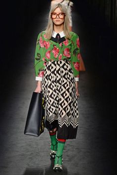 Printed Stockings Outfits, Mode Prints, Estilo Hipster, Moda Hippie, Gucci Fashion, Moda Vintage, Fall 2016, Looks Style, Mixing Prints