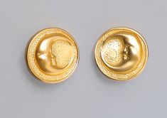 Vintage amazing Gold Moon round clip-on earrings. No signed.  They are in good condition.  Size : 2.5 cm x 2.5 cm Please know that the items for sale in my shop are vintage pre-owned, not in their original condition, and may show signs of wear due to age and use. There may be minor flaws such as light scuffs, tarnish, color fade, scratches, etc. Please see the photos for more details. Vintage Moon Earrings, Vintage Moon Shaped Earrings, Vintage Round Clip-on Earrings For Gift, Vintage Round Clip-on Earrings With Polished Finish, Vintage 14k Gold Clip-on Earrings, Vintage Yellow Gold Round Clip-on Earrings, Vintage Yellow Gold Clip-on Earrings With Cabochon, Gold Moon, Vintage Gold