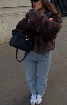 Winter Outfit Dinner, Las Vegas Winter Outfit Ideas, February Outfit Ideas, Faux Fur Jacket Outfit, Casual Dinner Outfits, Casual Dinner Outfit Summer, Fur Jacket Outfit, Dinner Outfit Fall, Chica Chola