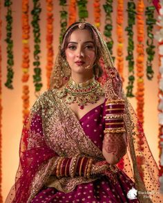 Bride Latest Indian Bridal Lehenga, Wedding Looks For Bride Indian, Rajput Makeup Look, Marwadi Bridal Look, Gold Jewellery With Lehenga, Marwadi Bride Look, Bridal Looks Indian Brides In Lehenga, Rajput Bridal Look, Rajasthani Bride Jewellery