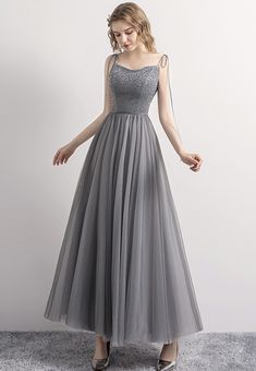 Prom Dress With Tulle Skirt, Grey Tea Length Dress, Formal Grey Dress, Mid Length Prom Dresses, Prom Dresses Mid Length, Ankle Length Dress Formal, Grey Dress Formal, Witches Robes, Prom Dresses Grey