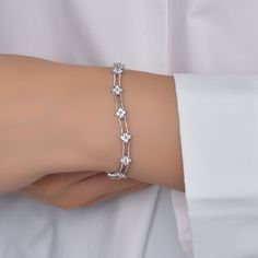 Inspiración de diseño: mezclando la tradición con el futuro, mezclando la cultura antigua con lo futurista
estético. Retratar la fuerza y la confianza en sí mismo. 


Diamante en pulsera tobillera redonda es una forma muy bonita de traer un poco de suerte irlandesa a tu vida. Regalos únicos para mujeres: las joyas son un gran regalo para el día de la madre, aniversario, boda, cumpleaños, vacaciones, Navidad, día de San Valentín, regalo de graduación para hermana, madre, mamá, abuela, hija, es Elegant Flower Bracelets For Formal Occasions, Elegant Flower Bracelets For Anniversary, Elegant Flower Bracelet For Anniversary, Elegant Flower Bracelets, Formal Jubilee Bracelet With Flower Shape, Elegant Sterling Silver Link Bracelet As A Gift, Elegant White Tennis Bracelet As A Gift, Flower Shaped Anniversary Bracelets, Anniversary Sterling Silver Bracelet