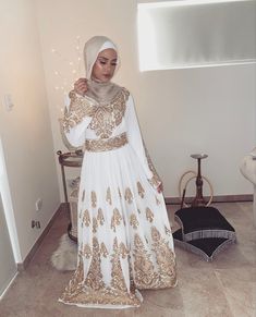 ramadan fashion First Day Of Ramadan, Ramadan Fashion, Hijab Look, Refined Fashion, Timeless Outfits, Hijab Chic, Hijab Outfit