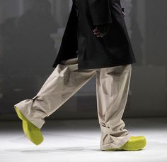 Bottega Outfit, Bottega Men, Cream Trousers, Pink Boots, Favorite Boots, Trench Coat Black, Boots Fall