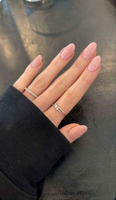 Nails For Blue Bridesmaid Dress, Basic Nails No Design, Cute Basic Gel Nails, Basic Neutral Nails, Plain Basic Nails, Natural Nail Acrylic Classy, Basic Elegant Nails, Professional Nails For Work Classy Short, Basic School Nails