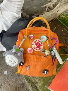 Fjall Raven Kanken Aesthetic, Cute Mini Backpack Aesthetic, Aesthetic Backpack Decor, Kanken Mini Aesthetic, Kanken Sling Bag Outfit, Fjallraven Kanken Aesthetic, Kanken Backpack Aesthetic, Kanken Backpack Mini, Kanken Aesthetic