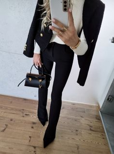 Black Flares Outfit Going Out, Black Flares Outfit, Paddock Outfit, Flares Outfit, Black Flares, Flare Jeans Outfit, Casual Elegant Style, Extra Petite, Mommy Style