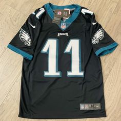 Nike Men’s ONFIELD NFL Philadelphia Eagles Carson Wentz STITCHED Jersey MD NWT. Eagles Merch, Philadelphia Eagles Jersey, Girl Wishlist, Street Style Outfits Casual, Eagles Jersey, Sports Wear Fashion, Sport Clothing, Carson Wentz, Sport Jersey