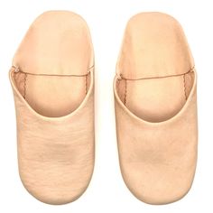 Leather Slippers Moroccan Babouche Slippers Moroccan Shoes Organic Slippers Leather Slippers Women Babouche Slippers Women Babouche Slippers Moroccan Slippers Sheepskin Slippers House Slippers Moroccan Slippers (Babouche): Comfortable and Soft Leather Slippers to Slip On These incredibly comfortable leather slippers are natural, breathable, and will mold to the shape of your feet. They're perfect for relaxing in the morning and evening after a long day at work. Ideal as a gift, practical for tra White Leather Footbed Slippers, Chic Leather Footbed Slip-on Slippers, White Leather Slip-on Slippers, Leather Slip-on Slippers With Textured Footbed, Luxury Leather Slip-on Slippers, Slippers Sheepskin, Moroccan Shoes, Slippers White, Babouche Slippers