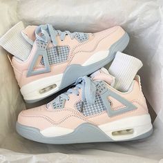 Preppy Shoes, Pretty Shoes Sneakers, Jordan Shoes Retro, All Nike Shoes, Cute Nike Shoes, Lightweight Sneakers, Cute Nikes, Swag Shoes, Classic Shoes