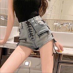 Brand New, Never Used, Actually Fit Any Size, Because Adjust The String Tomboy Dress, Kim Outfits, Summer Denim Shorts, Shorts Korean, Casual Autumn Outfits Women, Junior Pants, Denim Pants Fashion, Summer Shorts Denim, Slim Girl