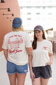 "Extra soft, garment washed screen printed Comfort Colors St. Louis Baseball tee. These ivory tees feature a red screen printed design on the front and back of the tshirt.  Get the perfect gift for your favorite Saint Louis Baseball fan with vintage style baseball tee. This heavyweight, garment washed tee is 100% cotton and so comfortable. Fit: There are two fit options for these tees: unisex and midi crop. In the first photo, the tee on the left is unisex and the tee on the right is the midi cr St Louis Cardinals Outfit Woman, School Tshirt Designs, Baseball Attire, Red Screen, Baseball Graphic Tees, Gifts For Baseball Lovers, Baseball Tshirt, University Shirt, Screen Printed Tshirts