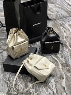 Lv Pochette Metis, Lv Pochette, Fendi Peekaboo, Minimalist Bag, Bags Aesthetic, Dior Wallet, Bags Designer Fashion, Lv Bag