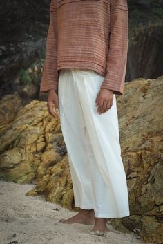 Unisex Fisherman Thai Pants made of strong high quality cotton.  Comfortable and loose-fitting for everyday use and/or yoga practice. You can find the Men Boho Vest here: https://www.etsy.com/listing/553728556/ And the Khadi Hooded Vest here: https://www.etsy.com/uk/listing/553728556/ SIZE: One size - adjustable between S-XL COLOR: Natural Off-White  ☼ NATURAL FABRICS Most of our clothes are made with handwoven fabrics and natural dyes which make each piece beautifully unique in colour, texture and look.  ๑ WASHING CARE We recommend to always handwash/gentle cycle your natural clothes with an organic detergent to keep the fabrics in the best condition and care for mother earth. --------------------------------- ✴︎ More Earthy PANTS https://etsy.me/2OAA1hp ❁ Our shop on ETSY  https://www.et Earthy Pants, Gilet Boho, Natural Clothes, Pantalon Thai, Organic Detergent, Men Boho, Thai Pants, Fisherman Pants, Pants Boho