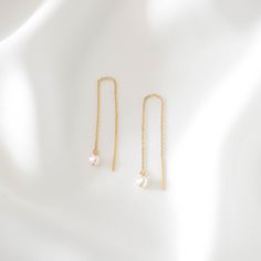 A pair of 14K solid gold threader earrings with a genuine freshwater pearl. Comes with gift box.  Threader earrings measure approximately 3 inches in length. These earrings are made of all 14K solid gold and 4mm freshwater pearl. Anti-tarnish, nickel-free, and waterproof.  This is a lifetime piece. --------------------♥ PROMOS ♥-------------------- Want 10% off? Join the mailing list by visiting http://bit.ly/vedern . Just leave me a note at checkout if you have any problems applying discount codes. --------------------♥ BUY WITH CONFIDENCE ♥-------------------- Don't love it? Message me to set up a return or exchange. If you find any problems with your items, just send a message with a photo, and a new one will be on its way to you! --------------------------♥ PACKAGING ♥----------------- Hypoallergenic Yellow Gold Threader Earrings Gift, Yellow Gold Drop Threader Earrings Gift, Gold Threader Earrings Fine Jewelry Gift, Gold Threader Earrings As Gift, Gift Yellow Gold Linear Earrings With Ear Wire, Yellow Gold Linear Earrings With Ear Wire For Gift, Yellow Gold Dangle Threader Earrings Gift, Classic Gold Threader Earrings As Gift, Classic Gold Threader Earrings For Gift