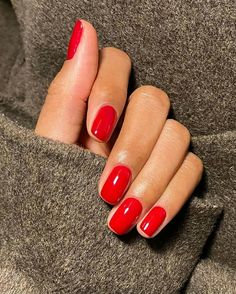 12 "Old Money" Nail Ideas That'll Make You Look Rich Maroon Nail Designs, Maroon Nail, Mode Ab 50, Sophisticated Manicure, Deep Red Nails, The Man Of My Dreams