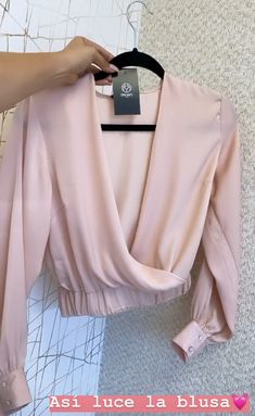 Dressy Casual Outfits, Fashion Top Outfits, Fashion Tops Blouse, Classy Dress Outfits, Stylish Work Outfits, Satin Blouse, Dressy Casual