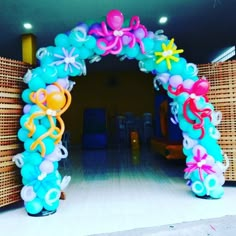 an archway decorated with balloons and decorations