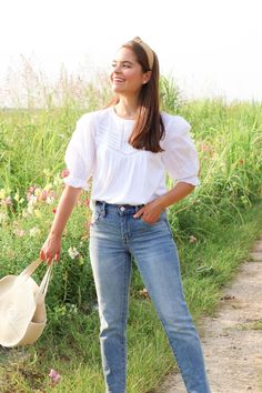 White Blouse Outfit, Shirts For Women Stylish, Women Work Blouse, Wineries Outfit, Straight Leg Jeans Outfits, Style Inspiration Classic, Florida Style, Preppy Summer Outfits, Jeans Outfit Summer