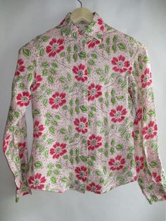 Etro linen shirt with hot pink flowers and green leaves on a white background. 100% Linen.  Made in Italy.  Size 40. In excellent condition with no holes, stains or pulls (other than the tag, which has a pull from where the tags were originally attached). Crossover Sweater, Hot Pink Flowers, Short Sleeved Sweaters, Cashmere Sweaters, Linen Shirt, Womens Clothing Tops, Pink Flowers, Hot Pink, Blouses For Women