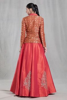 Buy Orange Jacket Banarasi Silk Embroidered Geometric Woven Layered Lehenga Set For Women by Samyukta Singhania Online at Aza Fashions. Layered Lehenga, Lehenga Pattern, Orange Jacket, Geometric Motifs, Sequin Jacket, Swirl Pattern, Embroidered Silk, Kurti Designs, Raw Silk