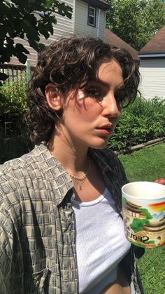 Short Wavy Hairstyles, Androgynous Haircut, Androgynous Hair, Men Tattoo, Curly Hair Photos, Hair Inspiration Short, Short Curly Haircuts, Wavy Hairstyles, Haircuts For Curly Hair