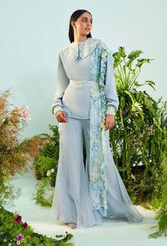 Plazo Outfits, Banarsi Dupatta, Blue Sharara, Ruffle Dupatta, Floral Dresses With Sleeves, Indo Western Dress, Designer Kurtis, Simple Pakistani Dresses, Dress Indian