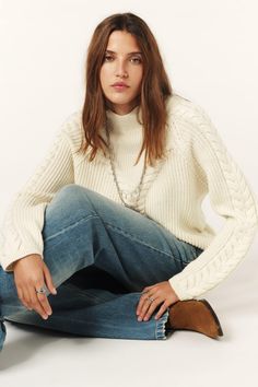 - Straight cut sweater- Long raglan sleeves- Braided front and sleeves- Cable stitch on the front- V-shaped funnel neck for an overlapping top look- Super comfortable texture- Made in Italy Denim Sweatshirt, High Neck Jumper, Fitted Jumper, Kandy, Georgia May Jagger, Collar Sweater, Jumper Shirt, Denim Coat, Short Jumpsuit