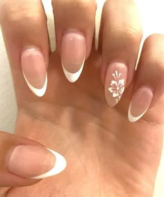 Pretty Nails Flowers, Nail Designs Oval Shape Summer, Nails For Yellow Skin Tone, Nail Ideas For Tanned Skin, French Tip With Yellow Flower, French Nail Designs Flower, Almond Nail French Tips, Simple Nail Designs Flower, Nails For Ireland Trip