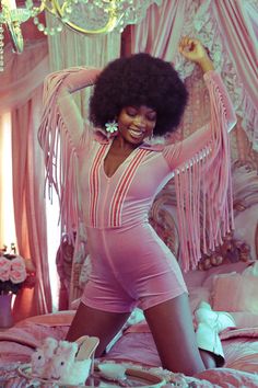 Vintage Disco Outfits, Disco Cowgirl Costume, 70s Aesthetic Black Women, Disco Fashion 70s, 70s Baddie, 70s Disco Aesthetic, Disco Inspired Outfits, Disco Fringe, 70s Disco Fashion