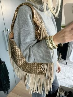 Isabel Marant Winter Outfit, Elegant Boho Outfit, Isabelle Marant Aesthetic, Isabel Marant Style Outfits, Isabel Marant Aesthetic, Boho Chic Winter Outfits, Fringe Bag Outfit, Isabel Marant Style, Boho Chic Aesthetic