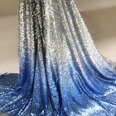 ★MATERIAL sequins fabric,polyester fibre ★MEASUREMEN Width:49.21 inches/ 125cm ★QUANTITY This listing is for  0.5 yard Star Prom Dress, Robe Diy, Silver Ombre, Ombre Lace, Embroidered Lace Fabric, Party Kleidung, Illusion Dress, Dress Flower, Wedding Fabric