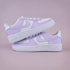 Visit my shop for more models: https://www.mesbaskets-custom.com/ Do you want to make a specific model? Contact me by message :) About the shoes: Custom sneakers air force 1 custom pastel colorful lila, hand painted The price includes the pair of shoes as well as customization. Handmade model with love in my workshop in France ❤️ Top quality, waterproof and washable Angelus leather paint 🎨 Each pair is made to order, so it is not possible to cancel, exchange or return the order. Flowers Anime, Lv Sneakers, Custom Af1, Air Force 1s, Air Force 1 Custom, Unique Sneakers, Purple Sneakers, Sneaker Lovers, Custom Air Force 1