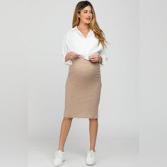 An Ultra Soft Ribbed Knit Maternity Pencil Skirt Featuring An Elastic Waist Band And A Back Slit. Bluivy By Pinkblush New With Tags. Small Inventory #P1438 Medium Inventory #P1439 Large Inventory #P1434 Maternity Corporate Wear, Pregnant Skirt Outfit, Business Casual Outfits Pregnant, Business Maternity Outfits, Pregnancy Outfits For Work Offices, Maternity Office Outfits, Maternity Outfits For Work, Pregnant Work Outfit, Pregnancy Work Outfits