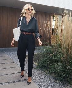 Woman In Black, Work Fits, Elegante Casual, Business Outfit, Casual Work Outfits, Work Style, Looks Chic, Work Outfits Women, 가을 패션