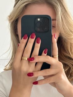 cute fall squoval nails press on nails Short Red Nails, Red Gel Nails, Dark Red Nails, Squoval Nails, Hello Nails, Subtle Nails, Casual Nails, Red Nail, Neutral Nails