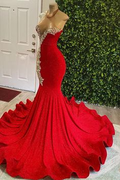 Robe de bal sirène rouge sans manches à col haut Bellasprom avec baguettes Pretty Red Prom Dresses, Mermaid Prom Dress, Red Prom, High Neck Sleeveless, Red High, Red Prom Dress, Mermaid Prom Dresses, Prom Dress, High Neck