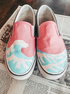 Vans Diy Painted, Painting Vans Ideas, Easy Shoe Painting Ideas, Canvas Shoes Painting, Sneakers Painting Ideas, Painted Vans Slip On, Shoes Painting Ideas