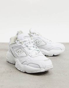 New Balance White, Chunky Trainers, Logo New, Looks Street Style, Aesthetic Shoes, Swag Shoes, Gym Shoes