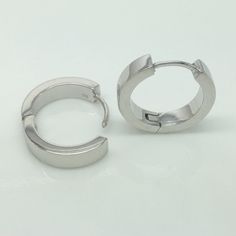 18 gauge sterling silver hoop earrings for men. Handmade from solid high quality 925 sterling silver and plated in yellow gold. Sold as a pair or single earring. Specification Base metal: 925 sterling silver Outer plating: white gold, polished Outer diameter: 17mm Inner diameter: 13mm, size L Width: 3.5mm Measurements are an approximation Ear post gauge: 18G Link to customize ear post gauge https://www.etsy.com/listing/245008458 More gauged earrings https://www.etsy.com/shop/360JewelsElite?ref=h Silver Tarnish Resistant Huggie Cartilage Earrings, Silver Tarnish-resistant Huggie Cartilage Earrings, Everyday Silver Tarnish Resistant Piercings, Everyday Silver Tarnish-resistant Piercings, Classic Silver Internally Threaded Cartilage Earrings, Modern Silver Internally Threaded Cartilage Earrings, Classic Silver Huggie Piercings, White Gold Stainless Steel Hoop Jewelry, Modern Small Hoop Piercings As A Gift