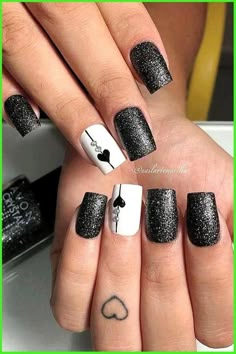 Black And White Nail Designs, Black And White Nail, Black And White Nail Art, Scary Clown, Pride Makeup, Witch Makeup, Halloween Recipe, Wallpaper Halloween