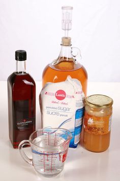 the ingredients to make an apple cider are shown