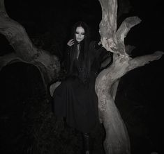 Arte Dark, Picture Prompt, Dark Gothic Fashion, Types Of Goth, Picture Prompts, Dark Gothic, Photo Inspo, Goth Fashion, Gothic Fashion