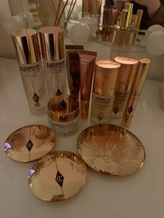 Charlotte Tilbury Makeup Collection, Charlet Tilbury Highlight, Charlotte Tilbury Makeup Aesthetic, Charlotte Tilbury Makeup Products, Charollete Tilbury, Charlotte Tilbury Makeup Looks, Charlotte Tilbury Aesthetic, Charlotte Makeup